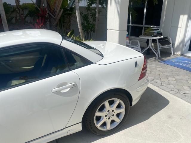 2002 Alabaster White /Charcoal/Beige Mercedes-Benz SLK-Class 2.3L SLK CONV LOW MILES 48,941 (WDBKK49F32F) with an 2.3L Supercharged And Intercooled DOHC SMPI 16-Valve In-Line 4-Cyl Engine engine, Automatic transmission, located at 4701 North Dixie Hwy, Pompano Beach, FL, 33064, (954) 422-2889, 26.240938, -80.123474 - OUR WEBPAGE FLORIDACARS1.COM HAS OVER 100 PHOTOS AND FREE CARFAX LINK 2002 Mercedes-Benz SLK 230 Kompressor Convertible 2.3L I4 F DOHC 16V Gasoline 30 MPG Rear Wheel Drive Features ABS Brakes Air Conditioning Alloy Wheels AM/FM Stereo Automatic Transmission BOSE Sound System Cassette Player Cruise C - Photo#84