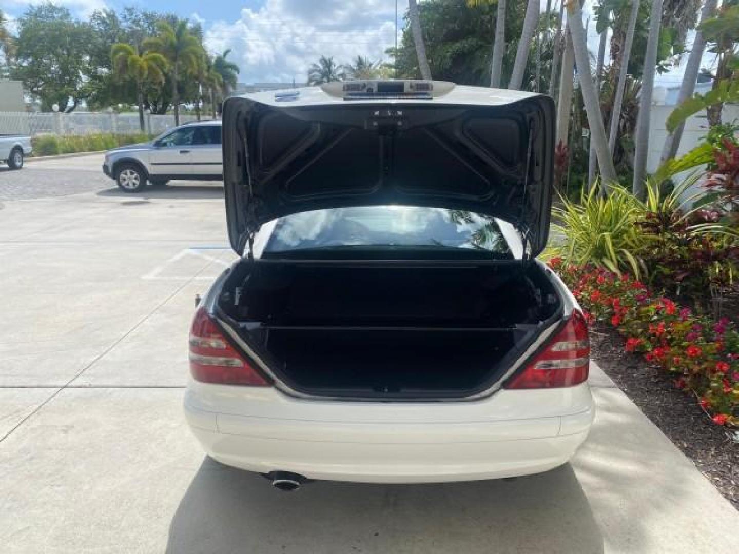 2002 Alabaster White /Charcoal/Beige Mercedes-Benz SLK-Class 2.3L SLK CONV LOW MILES 48,941 (WDBKK49F32F) with an 2.3L Supercharged And Intercooled DOHC SMPI 16-Valve In-Line 4-Cyl Engine engine, Automatic transmission, located at 4701 North Dixie Hwy, Pompano Beach, FL, 33064, (954) 422-2889, 26.240938, -80.123474 - OUR WEBPAGE FLORIDACARS1.COM HAS OVER 100 PHOTOS AND FREE CARFAX LINK 2002 Mercedes-Benz SLK 230 Kompressor Convertible 2.3L I4 F DOHC 16V Gasoline 30 MPG Rear Wheel Drive Features ABS Brakes Air Conditioning Alloy Wheels AM/FM Stereo Automatic Transmission BOSE Sound System Cassette Player Cruise C- Photo#97