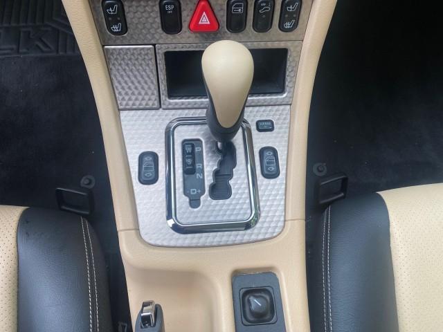 2002 Alabaster White /Charcoal/Beige Mercedes-Benz SLK-Class 2.3L SLK CONV LOW MILES 48,941 (WDBKK49F32F) with an 2.3L Supercharged And Intercooled DOHC SMPI 16-Valve In-Line 4-Cyl Engine engine, Automatic transmission, located at 4701 North Dixie Hwy, Pompano Beach, FL, 33064, (954) 422-2889, 26.240938, -80.123474 - OUR WEBPAGE FLORIDACARS1.COM HAS OVER 100 PHOTOS AND FREE CARFAX LINK 2002 Mercedes-Benz SLK 230 Kompressor Convertible 2.3L I4 F DOHC 16V Gasoline 30 MPG Rear Wheel Drive Features ABS Brakes Air Conditioning Alloy Wheels AM/FM Stereo Automatic Transmission BOSE Sound System Cassette Player Cruise C - Photo#75