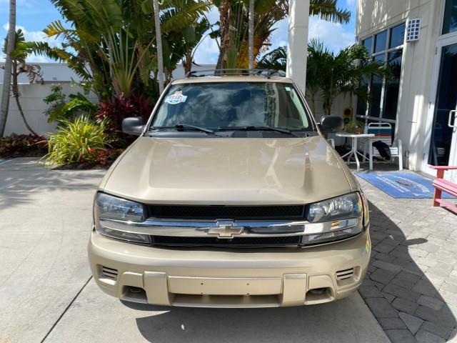 2005 Sandstone Metallic /Light Cashmere/Ebony Chevrolet TrailBlazer 4WD LS 1 OWNER LOW MILES 75,632 (1GNDT13S452) with an 4.2L Vortec 4200 SFI I6 Engine engine, Automatic transmission, located at 4701 North Dixie Hwy, Pompano Beach, FL, 33064, (954) 422-2889, 26.240938, -80.123474 - OUR WEBPAGE FLORIDACARS1.COM HAS OVER 100 PHOTOS AND FREE CARFAX LINK 2005 Chevrolet Trailblazer LS 1 OWNER 4 Door Wagon/Sport Utility 4.2L I6 F Gasoline 20 MPG Wheel Drive w/ 4X4 Features 4WD/AWD ABS Brakes Air Conditioning Alloy Wheels AM/FM Stereo Automatic Transmission CD Audio Cloth Seats Conve - Photo#2