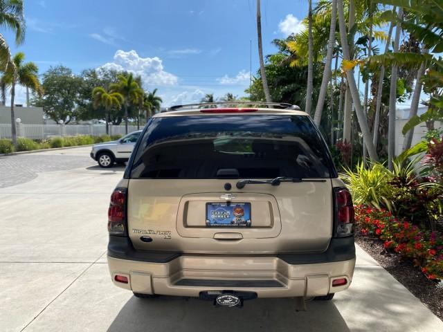 2005 Sandstone Metallic /Light Cashmere/Ebony Chevrolet TrailBlazer 4WD LS 1 OWNER LOW MILES 75,632 (1GNDT13S452) with an 4.2L Vortec 4200 SFI I6 Engine engine, Automatic transmission, located at 4701 North Dixie Hwy, Pompano Beach, FL, 33064, (954) 422-2889, 26.240938, -80.123474 - OUR WEBPAGE FLORIDACARS1.COM HAS OVER 100 PHOTOS AND FREE CARFAX LINK 2005 Chevrolet Trailblazer LS 1 OWNER 4 Door Wagon/Sport Utility 4.2L I6 F Gasoline 20 MPG Wheel Drive w/ 4X4 Features 4WD/AWD ABS Brakes Air Conditioning Alloy Wheels AM/FM Stereo Automatic Transmission CD Audio Cloth Seats Conve - Photo#6