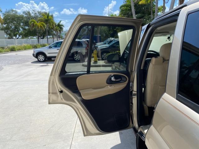2005 Sandstone Metallic /Light Cashmere/Ebony Chevrolet TrailBlazer 4WD LS 1 OWNER LOW MILES 75,632 (1GNDT13S452) with an 4.2L Vortec 4200 SFI I6 Engine engine, Automatic transmission, located at 4701 North Dixie Hwy, Pompano Beach, FL, 33064, (954) 422-2889, 26.240938, -80.123474 - OUR WEBPAGE FLORIDACARS1.COM HAS OVER 100 PHOTOS AND FREE CARFAX LINK 2005 Chevrolet Trailblazer LS 1 OWNER 4 Door Wagon/Sport Utility 4.2L I6 F Gasoline 20 MPG Wheel Drive w/ 4X4 Features 4WD/AWD ABS Brakes Air Conditioning Alloy Wheels AM/FM Stereo Automatic Transmission CD Audio Cloth Seats Conve - Photo#13