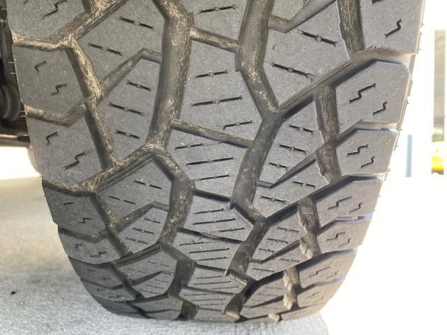 2005 Sandstone Metallic /Light Cashmere/Ebony Chevrolet TrailBlazer 4WD LS 1 OWNER LOW MILES 75,632 (1GNDT13S452) with an 4.2L Vortec 4200 SFI I6 Engine engine, Automatic transmission, located at 4701 North Dixie Hwy, Pompano Beach, FL, 33064, (954) 422-2889, 26.240938, -80.123474 - OUR WEBPAGE FLORIDACARS1.COM HAS OVER 100 PHOTOS AND FREE CARFAX LINK 2005 Chevrolet Trailblazer LS 1 OWNER 4 Door Wagon/Sport Utility 4.2L I6 F Gasoline 20 MPG Wheel Drive w/ 4X4 Features 4WD/AWD ABS Brakes Air Conditioning Alloy Wheels AM/FM Stereo Automatic Transmission CD Audio Cloth Seats Conve - Photo#20