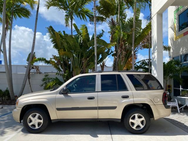 2005 Sandstone Metallic /Light Cashmere/Ebony Chevrolet TrailBlazer 4WD LS 1 OWNER LOW MILES 75,632 (1GNDT13S452) with an 4.2L Vortec 4200 SFI I6 Engine engine, Automatic transmission, located at 4701 North Dixie Hwy, Pompano Beach, FL, 33064, (954) 422-2889, 26.240938, -80.123474 - OUR WEBPAGE FLORIDACARS1.COM HAS OVER 100 PHOTOS AND FREE CARFAX LINK 2005 Chevrolet Trailblazer LS 1 OWNER 4 Door Wagon/Sport Utility 4.2L I6 F Gasoline 20 MPG Wheel Drive w/ 4X4 Features 4WD/AWD ABS Brakes Air Conditioning Alloy Wheels AM/FM Stereo Automatic Transmission CD Audio Cloth Seats Conve - Photo#30