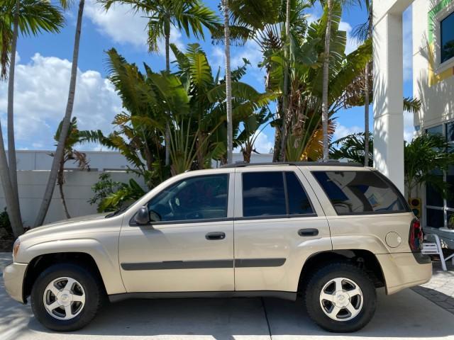 2005 Sandstone Metallic /Light Cashmere/Ebony Chevrolet TrailBlazer 4WD LS 1 OWNER LOW MILES 75,632 (1GNDT13S452) with an 4.2L Vortec 4200 SFI I6 Engine engine, Automatic transmission, located at 4701 North Dixie Hwy, Pompano Beach, FL, 33064, (954) 422-2889, 26.240938, -80.123474 - OUR WEBPAGE FLORIDACARS1.COM HAS OVER 100 PHOTOS AND FREE CARFAX LINK 2005 Chevrolet Trailblazer LS 1 OWNER 4 Door Wagon/Sport Utility 4.2L I6 F Gasoline 20 MPG Wheel Drive w/ 4X4 Features 4WD/AWD ABS Brakes Air Conditioning Alloy Wheels AM/FM Stereo Automatic Transmission CD Audio Cloth Seats Conve - Photo#31