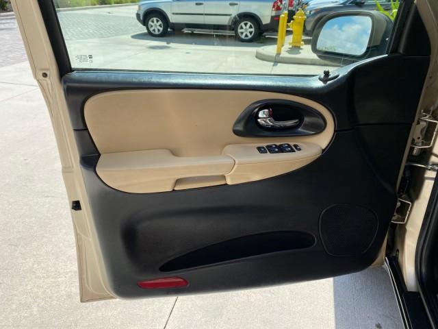 2005 Sandstone Metallic /Light Cashmere/Ebony Chevrolet TrailBlazer 4WD LS 1 OWNER LOW MILES 75,632 (1GNDT13S452) with an 4.2L Vortec 4200 SFI I6 Engine engine, Automatic transmission, located at 4701 North Dixie Hwy, Pompano Beach, FL, 33064, (954) 422-2889, 26.240938, -80.123474 - OUR WEBPAGE FLORIDACARS1.COM HAS OVER 100 PHOTOS AND FREE CARFAX LINK 2005 Chevrolet Trailblazer LS 1 OWNER 4 Door Wagon/Sport Utility 4.2L I6 F Gasoline 20 MPG Wheel Drive w/ 4X4 Features 4WD/AWD ABS Brakes Air Conditioning Alloy Wheels AM/FM Stereo Automatic Transmission CD Audio Cloth Seats Conve - Photo#41