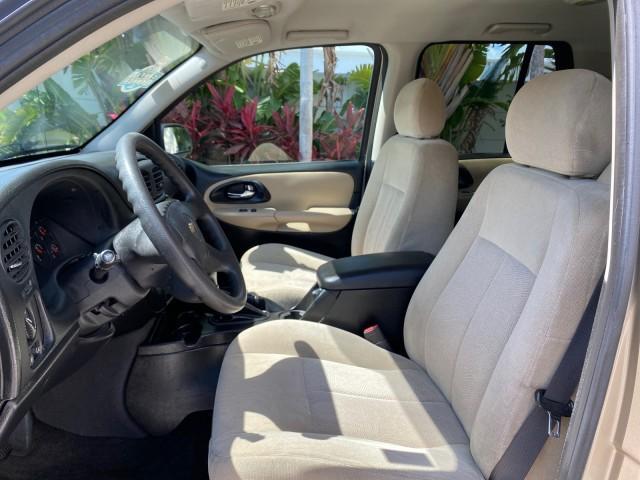 2005 Sandstone Metallic /Light Cashmere/Ebony Chevrolet TrailBlazer 4WD LS 1 OWNER LOW MILES 75,632 (1GNDT13S452) with an 4.2L Vortec 4200 SFI I6 Engine engine, Automatic transmission, located at 4701 North Dixie Hwy, Pompano Beach, FL, 33064, (954) 422-2889, 26.240938, -80.123474 - OUR WEBPAGE FLORIDACARS1.COM HAS OVER 100 PHOTOS AND FREE CARFAX LINK 2005 Chevrolet Trailblazer LS 1 OWNER 4 Door Wagon/Sport Utility 4.2L I6 F Gasoline 20 MPG Wheel Drive w/ 4X4 Features 4WD/AWD ABS Brakes Air Conditioning Alloy Wheels AM/FM Stereo Automatic Transmission CD Audio Cloth Seats Conve - Photo#42