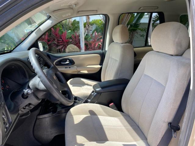 2005 Sandstone Metallic /Light Cashmere/Ebony Chevrolet TrailBlazer 4WD LS 1 OWNER LOW MILES 75,632 (1GNDT13S452) with an 4.2L Vortec 4200 SFI I6 Engine engine, Automatic transmission, located at 4701 North Dixie Hwy, Pompano Beach, FL, 33064, (954) 422-2889, 26.240938, -80.123474 - OUR WEBPAGE FLORIDACARS1.COM HAS OVER 100 PHOTOS AND FREE CARFAX LINK 2005 Chevrolet Trailblazer LS 1 OWNER 4 Door Wagon/Sport Utility 4.2L I6 F Gasoline 20 MPG Wheel Drive w/ 4X4 Features 4WD/AWD ABS Brakes Air Conditioning Alloy Wheels AM/FM Stereo Automatic Transmission CD Audio Cloth Seats Conve - Photo#43