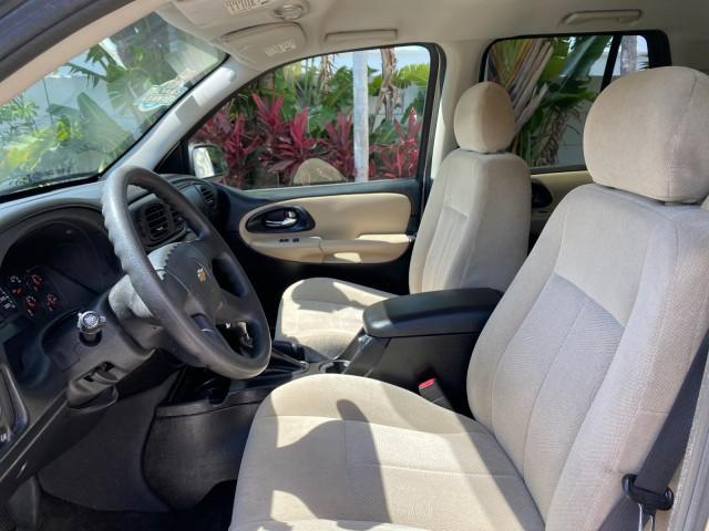 2005 Sandstone Metallic /Light Cashmere/Ebony Chevrolet TrailBlazer 4WD LS 1 OWNER LOW MILES 75,632 (1GNDT13S452) with an 4.2L Vortec 4200 SFI I6 Engine engine, Automatic transmission, located at 4701 North Dixie Hwy, Pompano Beach, FL, 33064, (954) 422-2889, 26.240938, -80.123474 - OUR WEBPAGE FLORIDACARS1.COM HAS OVER 100 PHOTOS AND FREE CARFAX LINK 2005 Chevrolet Trailblazer LS 1 OWNER 4 Door Wagon/Sport Utility 4.2L I6 F Gasoline 20 MPG Wheel Drive w/ 4X4 Features 4WD/AWD ABS Brakes Air Conditioning Alloy Wheels AM/FM Stereo Automatic Transmission CD Audio Cloth Seats Conve - Photo#44