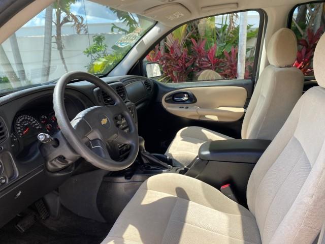 2005 Sandstone Metallic /Light Cashmere/Ebony Chevrolet TrailBlazer 4WD LS 1 OWNER LOW MILES 75,632 (1GNDT13S452) with an 4.2L Vortec 4200 SFI I6 Engine engine, Automatic transmission, located at 4701 North Dixie Hwy, Pompano Beach, FL, 33064, (954) 422-2889, 26.240938, -80.123474 - OUR WEBPAGE FLORIDACARS1.COM HAS OVER 100 PHOTOS AND FREE CARFAX LINK 2005 Chevrolet Trailblazer LS 1 OWNER 4 Door Wagon/Sport Utility 4.2L I6 F Gasoline 20 MPG Wheel Drive w/ 4X4 Features 4WD/AWD ABS Brakes Air Conditioning Alloy Wheels AM/FM Stereo Automatic Transmission CD Audio Cloth Seats Conve - Photo#45