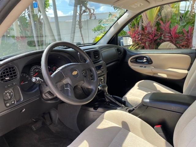 2005 Sandstone Metallic /Light Cashmere/Ebony Chevrolet TrailBlazer 4WD LS 1 OWNER LOW MILES 75,632 (1GNDT13S452) with an 4.2L Vortec 4200 SFI I6 Engine engine, Automatic transmission, located at 4701 North Dixie Hwy, Pompano Beach, FL, 33064, (954) 422-2889, 26.240938, -80.123474 - OUR WEBPAGE FLORIDACARS1.COM HAS OVER 100 PHOTOS AND FREE CARFAX LINK 2005 Chevrolet Trailblazer LS 1 OWNER 4 Door Wagon/Sport Utility 4.2L I6 F Gasoline 20 MPG Wheel Drive w/ 4X4 Features 4WD/AWD ABS Brakes Air Conditioning Alloy Wheels AM/FM Stereo Automatic Transmission CD Audio Cloth Seats Conve - Photo#46