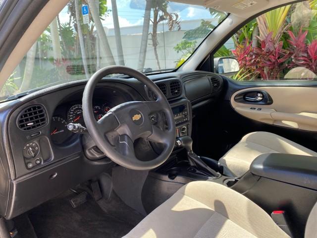 2005 Sandstone Metallic /Light Cashmere/Ebony Chevrolet TrailBlazer 4WD LS 1 OWNER LOW MILES 75,632 (1GNDT13S452) with an 4.2L Vortec 4200 SFI I6 Engine engine, Automatic transmission, located at 4701 North Dixie Hwy, Pompano Beach, FL, 33064, (954) 422-2889, 26.240938, -80.123474 - OUR WEBPAGE FLORIDACARS1.COM HAS OVER 100 PHOTOS AND FREE CARFAX LINK 2005 Chevrolet Trailblazer LS 1 OWNER 4 Door Wagon/Sport Utility 4.2L I6 F Gasoline 20 MPG Wheel Drive w/ 4X4 Features 4WD/AWD ABS Brakes Air Conditioning Alloy Wheels AM/FM Stereo Automatic Transmission CD Audio Cloth Seats Conve - Photo#47