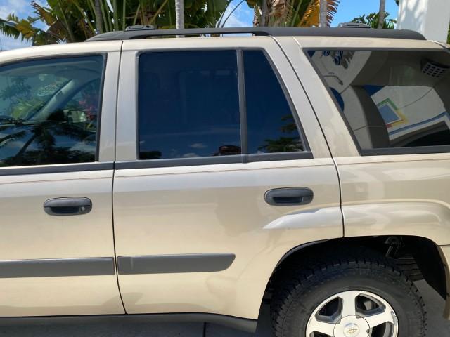 2005 Sandstone Metallic /Light Cashmere/Ebony Chevrolet TrailBlazer 4WD LS 1 OWNER LOW MILES 75,632 (1GNDT13S452) with an 4.2L Vortec 4200 SFI I6 Engine engine, Automatic transmission, located at 4701 North Dixie Hwy, Pompano Beach, FL, 33064, (954) 422-2889, 26.240938, -80.123474 - OUR WEBPAGE FLORIDACARS1.COM HAS OVER 100 PHOTOS AND FREE CARFAX LINK 2005 Chevrolet Trailblazer LS 1 OWNER 4 Door Wagon/Sport Utility 4.2L I6 F Gasoline 20 MPG Wheel Drive w/ 4X4 Features 4WD/AWD ABS Brakes Air Conditioning Alloy Wheels AM/FM Stereo Automatic Transmission CD Audio Cloth Seats Conve - Photo#71