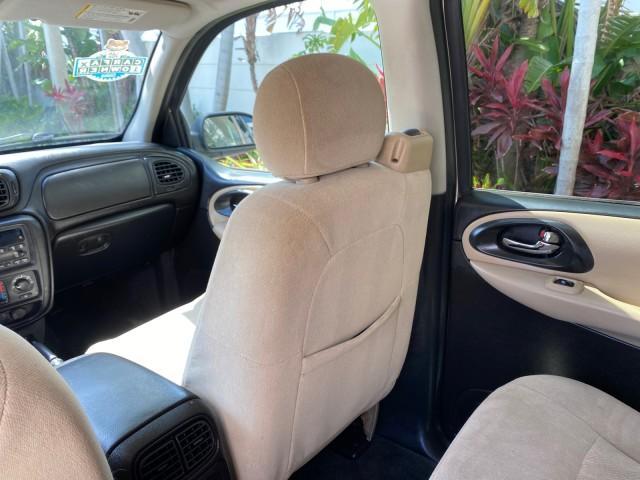 2005 Sandstone Metallic /Light Cashmere/Ebony Chevrolet TrailBlazer 4WD LS 1 OWNER LOW MILES 75,632 (1GNDT13S452) with an 4.2L Vortec 4200 SFI I6 Engine engine, Automatic transmission, located at 4701 North Dixie Hwy, Pompano Beach, FL, 33064, (954) 422-2889, 26.240938, -80.123474 - OUR WEBPAGE FLORIDACARS1.COM HAS OVER 100 PHOTOS AND FREE CARFAX LINK 2005 Chevrolet Trailblazer LS 1 OWNER 4 Door Wagon/Sport Utility 4.2L I6 F Gasoline 20 MPG Wheel Drive w/ 4X4 Features 4WD/AWD ABS Brakes Air Conditioning Alloy Wheels AM/FM Stereo Automatic Transmission CD Audio Cloth Seats Conve - Photo#81