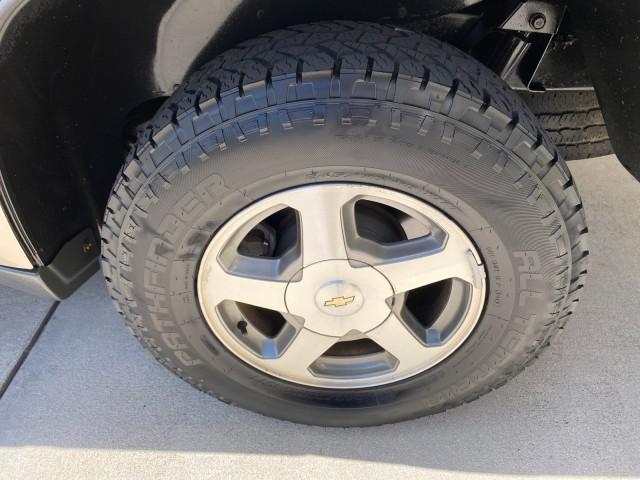 2005 Sandstone Metallic /Light Cashmere/Ebony Chevrolet TrailBlazer 4WD LS 1 OWNER LOW MILES 75,632 (1GNDT13S452) with an 4.2L Vortec 4200 SFI I6 Engine engine, Automatic transmission, located at 4701 North Dixie Hwy, Pompano Beach, FL, 33064, (954) 422-2889, 26.240938, -80.123474 - OUR WEBPAGE FLORIDACARS1.COM HAS OVER 100 PHOTOS AND FREE CARFAX LINK 2005 Chevrolet Trailblazer LS 1 OWNER 4 Door Wagon/Sport Utility 4.2L I6 F Gasoline 20 MPG Wheel Drive w/ 4X4 Features 4WD/AWD ABS Brakes Air Conditioning Alloy Wheels AM/FM Stereo Automatic Transmission CD Audio Cloth Seats Conve - Photo#82