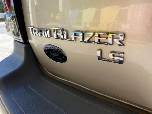 2005 Sandstone Metallic /Light Cashmere/Ebony Chevrolet TrailBlazer 4WD LS 1 OWNER LOW MILES 75,632 (1GNDT13S452) with an 4.2L Vortec 4200 SFI I6 Engine engine, Automatic transmission, located at 4701 North Dixie Hwy, Pompano Beach, FL, 33064, (954) 422-2889, 26.240938, -80.123474 - OUR WEBPAGE FLORIDACARS1.COM HAS OVER 100 PHOTOS AND FREE CARFAX LINK 2005 Chevrolet Trailblazer LS 1 OWNER 4 Door Wagon/Sport Utility 4.2L I6 F Gasoline 20 MPG Wheel Drive w/ 4X4 Features 4WD/AWD ABS Brakes Air Conditioning Alloy Wheels AM/FM Stereo Automatic Transmission CD Audio Cloth Seats Conve - Photo#88