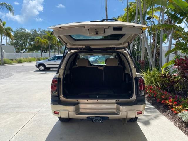 2005 Sandstone Metallic /Light Cashmere/Ebony Chevrolet TrailBlazer 4WD LS 1 OWNER LOW MILES 75,632 (1GNDT13S452) with an 4.2L Vortec 4200 SFI I6 Engine engine, Automatic transmission, located at 4701 North Dixie Hwy, Pompano Beach, FL, 33064, (954) 422-2889, 26.240938, -80.123474 - OUR WEBPAGE FLORIDACARS1.COM HAS OVER 100 PHOTOS AND FREE CARFAX LINK 2005 Chevrolet Trailblazer LS 1 OWNER 4 Door Wagon/Sport Utility 4.2L I6 F Gasoline 20 MPG Wheel Drive w/ 4X4 Features 4WD/AWD ABS Brakes Air Conditioning Alloy Wheels AM/FM Stereo Automatic Transmission CD Audio Cloth Seats Conve - Photo#91