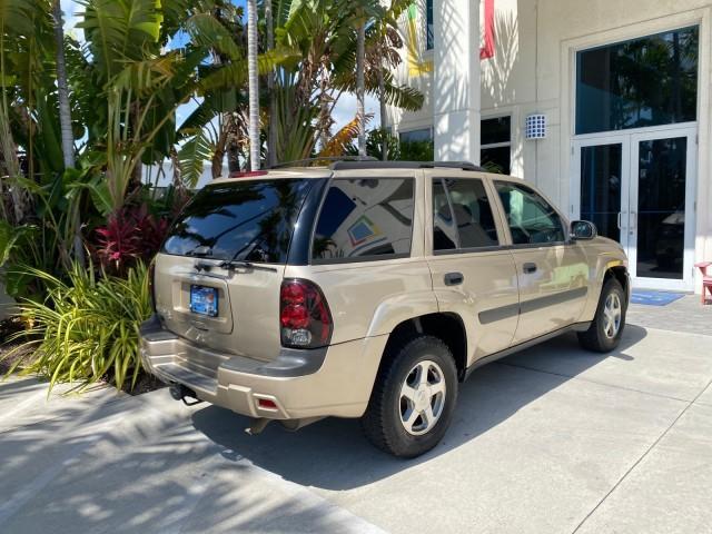 2005 Sandstone Metallic /Light Cashmere/Ebony Chevrolet TrailBlazer 4WD LS 1 OWNER LOW MILES 75,632 (1GNDT13S452) with an 4.2L Vortec 4200 SFI I6 Engine engine, Automatic transmission, located at 4701 North Dixie Hwy, Pompano Beach, FL, 33064, (954) 422-2889, 26.240938, -80.123474 - OUR WEBPAGE FLORIDACARS1.COM HAS OVER 100 PHOTOS AND FREE CARFAX LINK 2005 Chevrolet Trailblazer LS 1 OWNER 4 Door Wagon/Sport Utility 4.2L I6 F Gasoline 20 MPG Wheel Drive w/ 4X4 Features 4WD/AWD ABS Brakes Air Conditioning Alloy Wheels AM/FM Stereo Automatic Transmission CD Audio Cloth Seats Conve - Photo#98