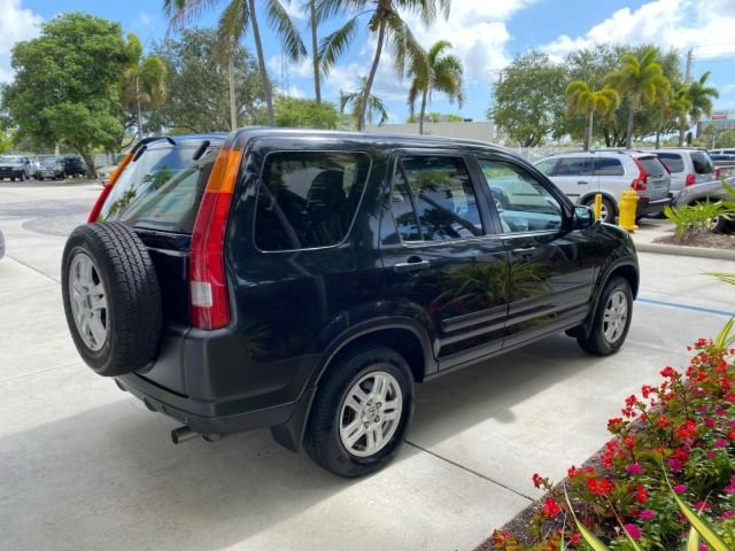 2004 Nighthawk Black Pearl /Black Honda CR-V 4WD EX LOW MILES 61,201 1 OWNER (SHSRD78874U) with an 2.4L DOHC PGM-FI 16-Valve i-VTEC I4 Engine engine, Automatic transmission, located at 4701 North Dixie Hwy, Pompano Beach, FL, 33064, (954) 422-2889, 26.240938, -80.123474 - OUR WEBPAGE FLORIDACARS1.COM HAS OVER 100 PHOTOS AND FREE CARFAX LINK 2004 Honda CR-V EX 1 OWNER 4 Door Wagon/Sport Utility 2.4L I4 F DOHC Gasoline 26 MPG All Wheel Drive Features Air Conditioning Alloy Wheels Cloth Seats Cruise Control Power Locks Power Mirrors Power Windows Sunroof(s) 2004 Honda C - Photo#7