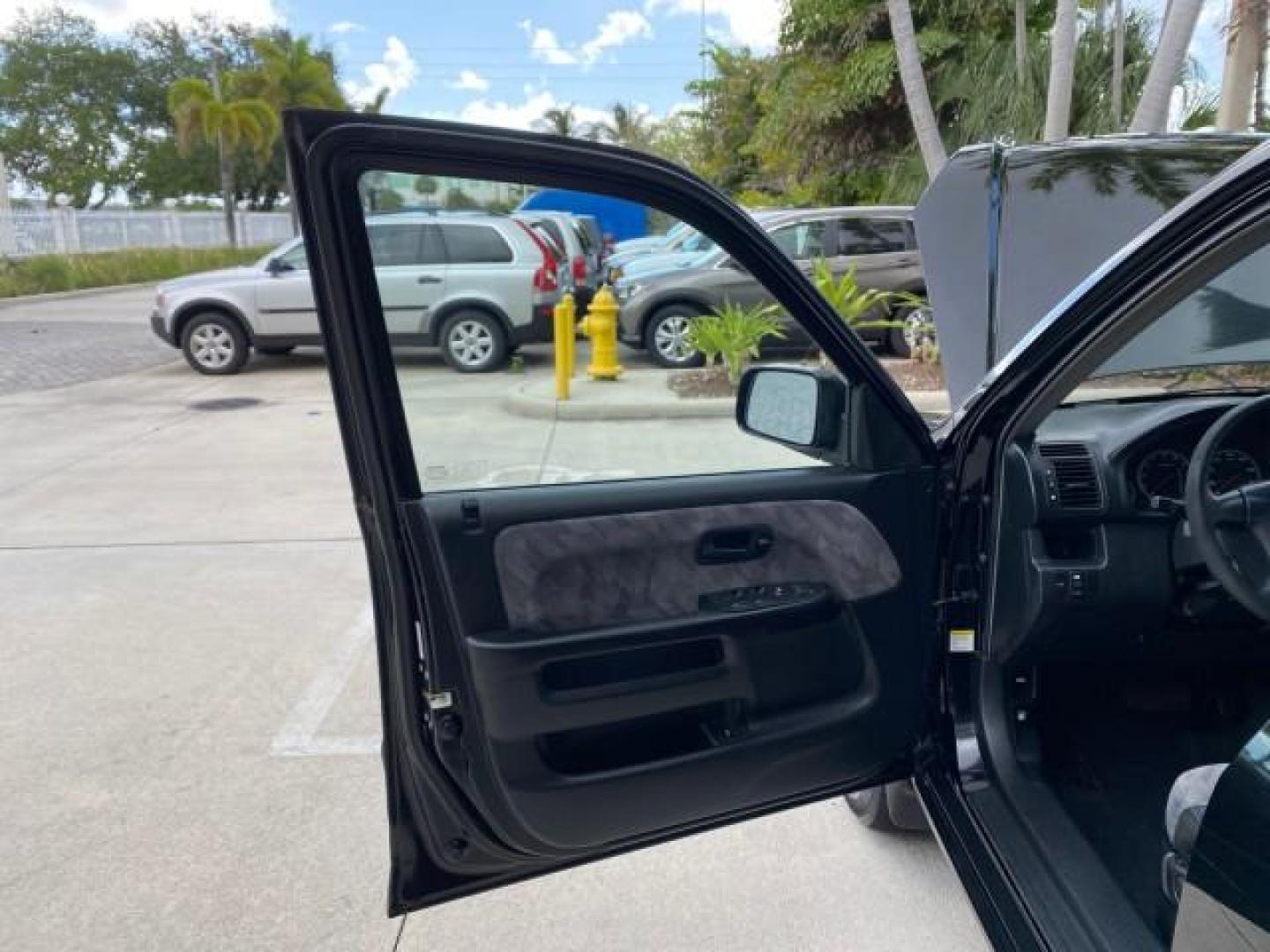 2004 Nighthawk Black Pearl /Black Honda CR-V 4WD EX LOW MILES 61,201 1 OWNER (SHSRD78874U) with an 2.4L DOHC PGM-FI 16-Valve i-VTEC I4 Engine engine, Automatic transmission, located at 4701 North Dixie Hwy, Pompano Beach, FL, 33064, (954) 422-2889, 26.240938, -80.123474 - OUR WEBPAGE FLORIDACARS1.COM HAS OVER 100 PHOTOS AND FREE CARFAX LINK 2004 Honda CR-V EX 1 OWNER 4 Door Wagon/Sport Utility 2.4L I4 F DOHC Gasoline 26 MPG All Wheel Drive Features Air Conditioning Alloy Wheels Cloth Seats Cruise Control Power Locks Power Mirrors Power Windows Sunroof(s) 2004 Honda C - Photo#9