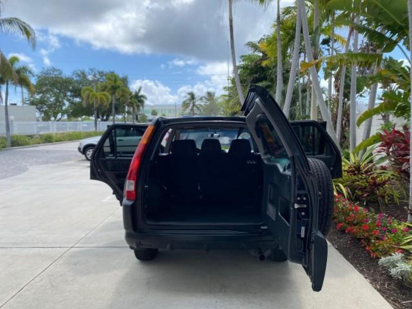 2004 Nighthawk Black Pearl /Black Honda CR-V 4WD EX LOW MILES 61,201 1 OWNER (SHSRD78874U) with an 2.4L DOHC PGM-FI 16-Valve i-VTEC I4 Engine engine, Automatic transmission, located at 4701 North Dixie Hwy, Pompano Beach, FL, 33064, (954) 422-2889, 26.240938, -80.123474 - OUR WEBPAGE FLORIDACARS1.COM HAS OVER 100 PHOTOS AND FREE CARFAX LINK 2004 Honda CR-V EX 1 OWNER 4 Door Wagon/Sport Utility 2.4L I4 F DOHC Gasoline 26 MPG All Wheel Drive Features Air Conditioning Alloy Wheels Cloth Seats Cruise Control Power Locks Power Mirrors Power Windows Sunroof(s) 2004 Honda C - Photo#15