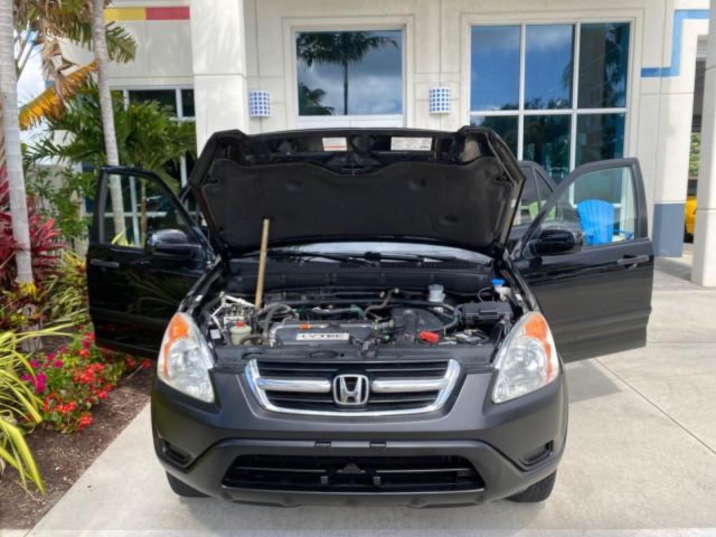 2004 Nighthawk Black Pearl /Black Honda CR-V 4WD EX LOW MILES 61,201 1 OWNER (SHSRD78874U) with an 2.4L DOHC PGM-FI 16-Valve i-VTEC I4 Engine engine, Automatic transmission, located at 4701 North Dixie Hwy, Pompano Beach, FL, 33064, (954) 422-2889, 26.240938, -80.123474 - OUR WEBPAGE FLORIDACARS1.COM HAS OVER 100 PHOTOS AND FREE CARFAX LINK 2004 Honda CR-V EX 1 OWNER 4 Door Wagon/Sport Utility 2.4L I4 F DOHC Gasoline 26 MPG All Wheel Drive Features Air Conditioning Alloy Wheels Cloth Seats Cruise Control Power Locks Power Mirrors Power Windows Sunroof(s) 2004 Honda C - Photo#17