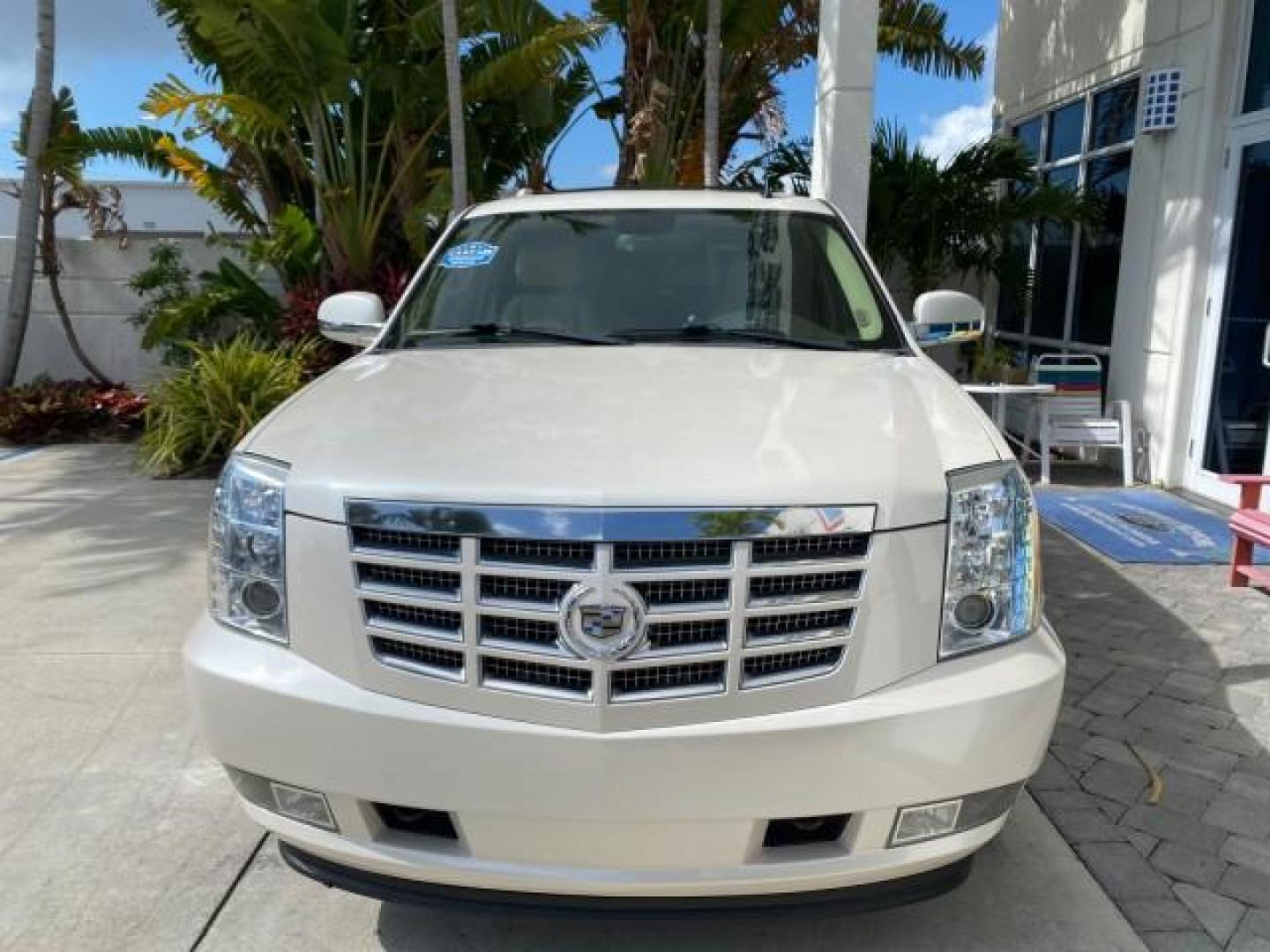 2010 White Diamond Tricoat /Cashmere/Cocoa Cadillac Escalade SUNROOF NAV Premium LOW MILES 66,933 (1GYUCCEF3AR) with an 6.2L Vortec 1000 V8 SFI E85 Engine engine, Automatic transmission, located at 4701 North Dixie Hwy, Pompano Beach, FL, 33064, (954) 422-2889, 26.240938, -80.123474 - OUR WEBPAGE FLORIDACARS1.COM HAS OVER 100 PHOTOS AND FREE CARFAX LINK 2010 Cadillac Escalade Premium 4 Door Wagon/Sport Utility 6.2L V8 F OHV 16V Flex Fuel 20 MPG Rear Wheel Drive Features A/C Seat(s) ABS Brakes Air Conditioning Alloy Wheels AM/FM Stereo Automatic Transmission Auxiliary Audio Input- Photo#2