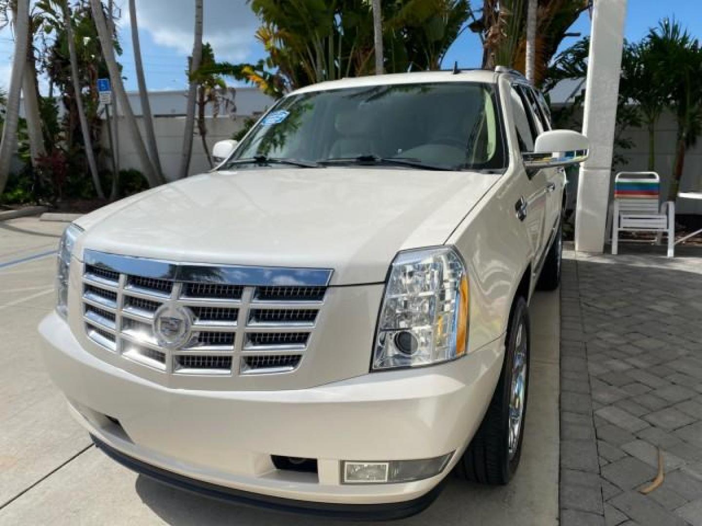 2010 White Diamond Tricoat /Cashmere/Cocoa Cadillac Escalade SUNROOF NAV Premium LOW MILES 66,933 (1GYUCCEF3AR) with an 6.2L Vortec 1000 V8 SFI E85 Engine engine, Automatic transmission, located at 4701 North Dixie Hwy, Pompano Beach, FL, 33064, (954) 422-2889, 26.240938, -80.123474 - OUR WEBPAGE FLORIDACARS1.COM HAS OVER 100 PHOTOS AND FREE CARFAX LINK 2010 Cadillac Escalade Premium 4 Door Wagon/Sport Utility 6.2L V8 F OHV 16V Flex Fuel 20 MPG Rear Wheel Drive Features A/C Seat(s) ABS Brakes Air Conditioning Alloy Wheels AM/FM Stereo Automatic Transmission Auxiliary Audio Input- Photo#3