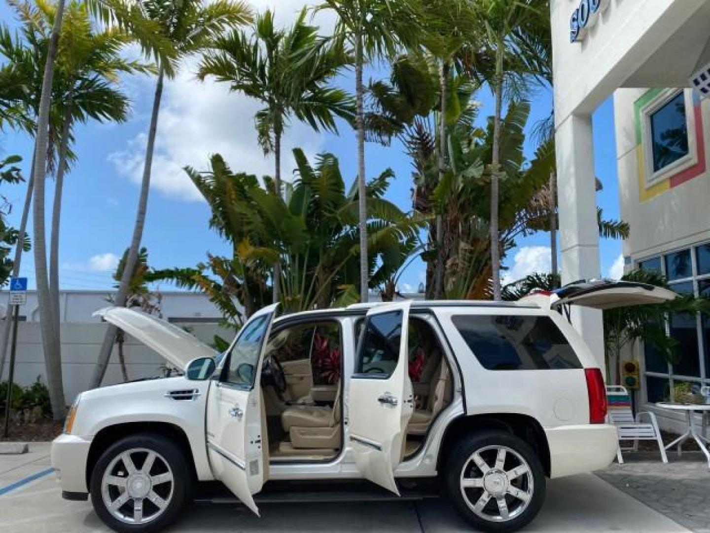 2010 White Diamond Tricoat /Cashmere/Cocoa Cadillac Escalade SUNROOF NAV Premium LOW MILES 66,933 (1GYUCCEF3AR) with an 6.2L Vortec 1000 V8 SFI E85 Engine engine, Automatic transmission, located at 4701 North Dixie Hwy, Pompano Beach, FL, 33064, (954) 422-2889, 26.240938, -80.123474 - OUR WEBPAGE FLORIDACARS1.COM HAS OVER 100 PHOTOS AND FREE CARFAX LINK 2010 Cadillac Escalade Premium 4 Door Wagon/Sport Utility 6.2L V8 F OHV 16V Flex Fuel 20 MPG Rear Wheel Drive Features A/C Seat(s) ABS Brakes Air Conditioning Alloy Wheels AM/FM Stereo Automatic Transmission Auxiliary Audio Input- Photo#8