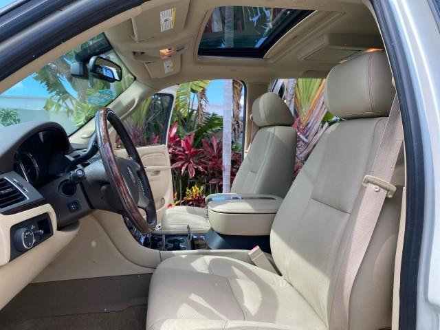 2010 White Diamond Tricoat /Cashmere/Cocoa Cadillac Escalade SUNROOF NAV Premium LOW MILES 66,933 (1GYUCCEF3AR) with an 6.2L Vortec 1000 V8 SFI E85 Engine engine, Automatic transmission, located at 4701 North Dixie Hwy, Pompano Beach, FL, 33064, (954) 422-2889, 26.240938, -80.123474 - OUR WEBPAGE FLORIDACARS1.COM HAS OVER 100 PHOTOS AND FREE CARFAX LINK 2010 Cadillac Escalade Premium 4 Door Wagon/Sport Utility 6.2L V8 F OHV 16V Flex Fuel 20 MPG Rear Wheel Drive Features A/C Seat(s) ABS Brakes Air Conditioning Alloy Wheels AM/FM Stereo Automatic Transmission Auxiliary Audio Input - Photo#10