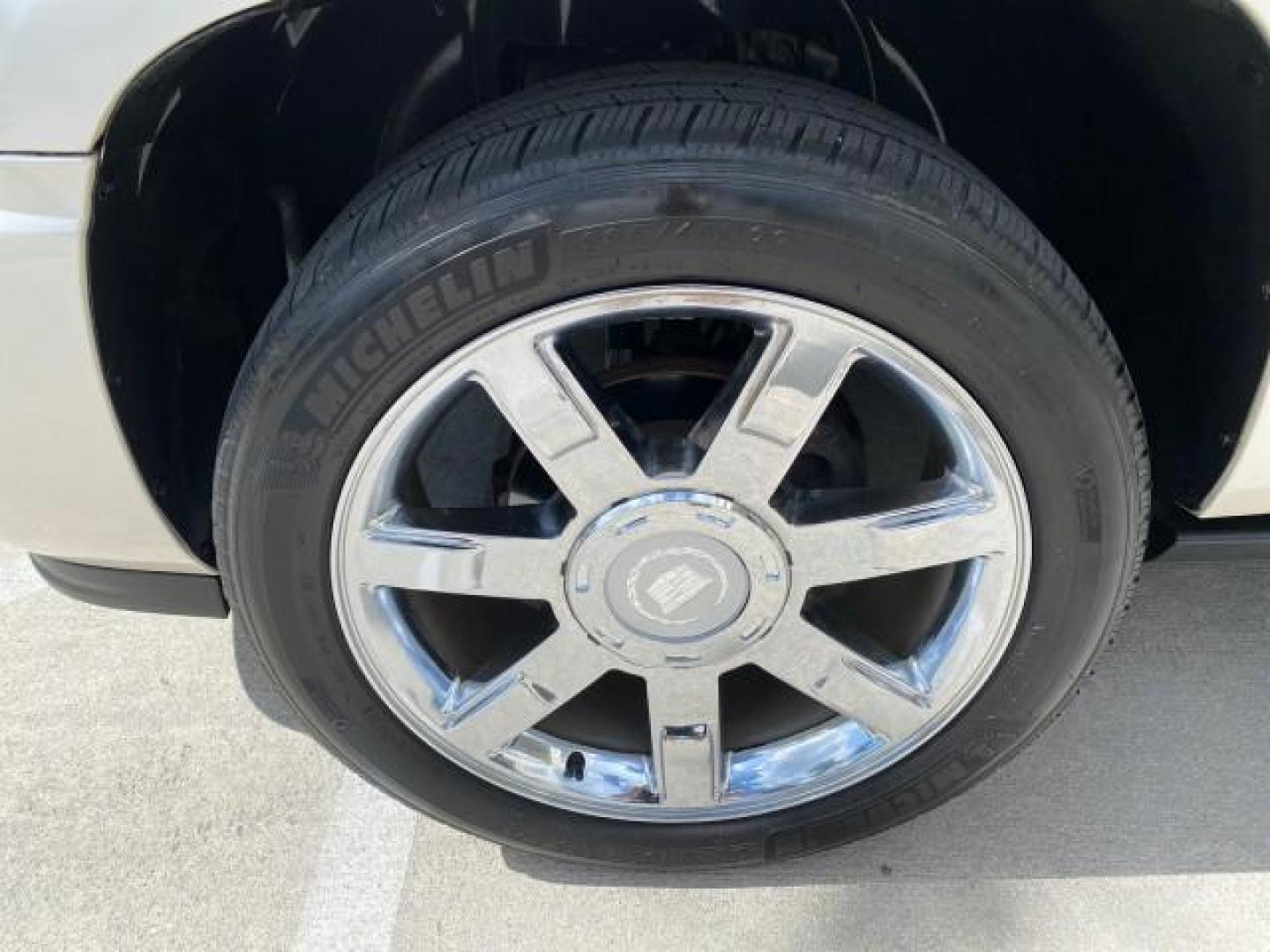 2010 White Diamond Tricoat /Cashmere/Cocoa Cadillac Escalade SUNROOF NAV Premium LOW MILES 66,933 (1GYUCCEF3AR) with an 6.2L Vortec 1000 V8 SFI E85 Engine engine, Automatic transmission, located at 4701 North Dixie Hwy, Pompano Beach, FL, 33064, (954) 422-2889, 26.240938, -80.123474 - OUR WEBPAGE FLORIDACARS1.COM HAS OVER 100 PHOTOS AND FREE CARFAX LINK 2010 Cadillac Escalade Premium 4 Door Wagon/Sport Utility 6.2L V8 F OHV 16V Flex Fuel 20 MPG Rear Wheel Drive Features A/C Seat(s) ABS Brakes Air Conditioning Alloy Wheels AM/FM Stereo Automatic Transmission Auxiliary Audio Input- Photo#19
