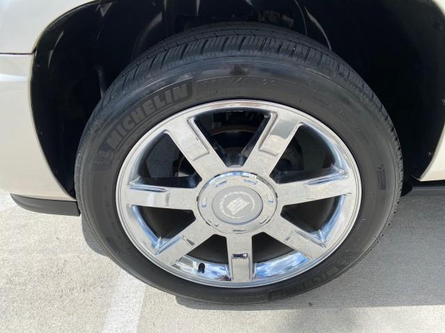 2010 White Diamond Tricoat /Cashmere/Cocoa Cadillac Escalade SUNROOF NAV Premium LOW MILES 66,933 (1GYUCCEF3AR) with an 6.2L Vortec 1000 V8 SFI E85 Engine engine, Automatic transmission, located at 4701 North Dixie Hwy, Pompano Beach, FL, 33064, (954) 422-2889, 26.240938, -80.123474 - OUR WEBPAGE FLORIDACARS1.COM HAS OVER 100 PHOTOS AND FREE CARFAX LINK 2010 Cadillac Escalade Premium 4 Door Wagon/Sport Utility 6.2L V8 F OHV 16V Flex Fuel 20 MPG Rear Wheel Drive Features A/C Seat(s) ABS Brakes Air Conditioning Alloy Wheels AM/FM Stereo Automatic Transmission Auxiliary Audio Input - Photo#19