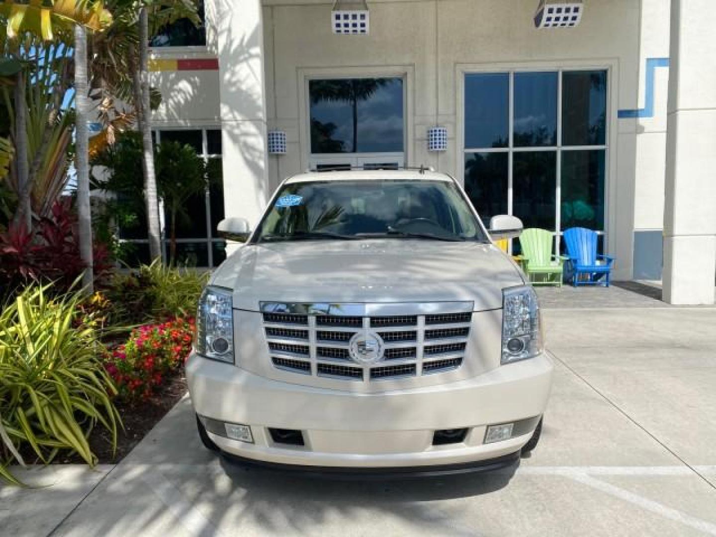 2010 White Diamond Tricoat /Cashmere/Cocoa Cadillac Escalade SUNROOF NAV Premium LOW MILES 66,933 (1GYUCCEF3AR) with an 6.2L Vortec 1000 V8 SFI E85 Engine engine, Automatic transmission, located at 4701 North Dixie Hwy, Pompano Beach, FL, 33064, (954) 422-2889, 26.240938, -80.123474 - OUR WEBPAGE FLORIDACARS1.COM HAS OVER 100 PHOTOS AND FREE CARFAX LINK 2010 Cadillac Escalade Premium 4 Door Wagon/Sport Utility 6.2L V8 F OHV 16V Flex Fuel 20 MPG Rear Wheel Drive Features A/C Seat(s) ABS Brakes Air Conditioning Alloy Wheels AM/FM Stereo Automatic Transmission Auxiliary Audio Input- Photo#26