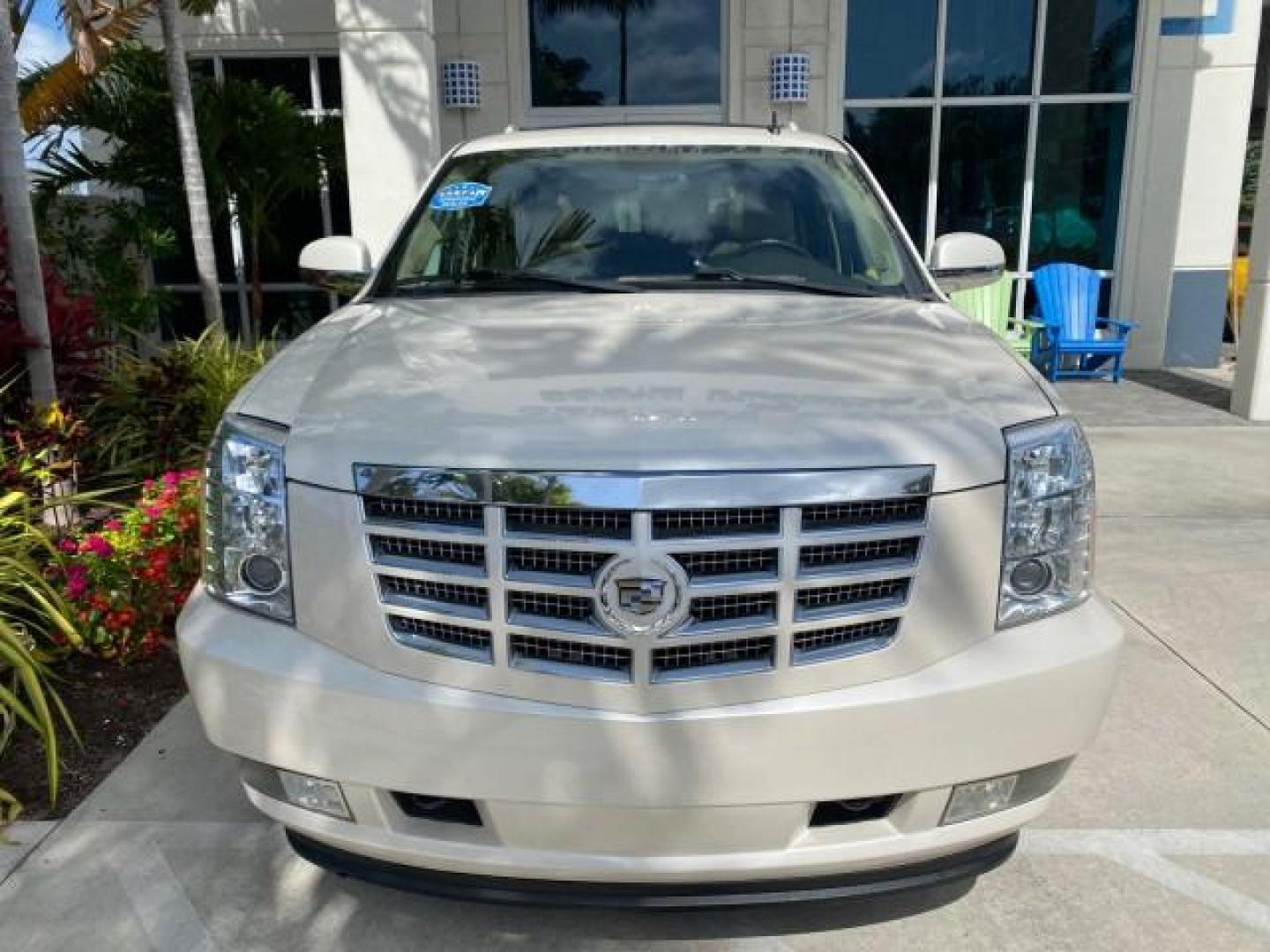 2010 White Diamond Tricoat /Cashmere/Cocoa Cadillac Escalade SUNROOF NAV Premium LOW MILES 66,933 (1GYUCCEF3AR) with an 6.2L Vortec 1000 V8 SFI E85 Engine engine, Automatic transmission, located at 4701 North Dixie Hwy, Pompano Beach, FL, 33064, (954) 422-2889, 26.240938, -80.123474 - OUR WEBPAGE FLORIDACARS1.COM HAS OVER 100 PHOTOS AND FREE CARFAX LINK 2010 Cadillac Escalade Premium 4 Door Wagon/Sport Utility 6.2L V8 F OHV 16V Flex Fuel 20 MPG Rear Wheel Drive Features A/C Seat(s) ABS Brakes Air Conditioning Alloy Wheels AM/FM Stereo Automatic Transmission Auxiliary Audio Input- Photo#27
