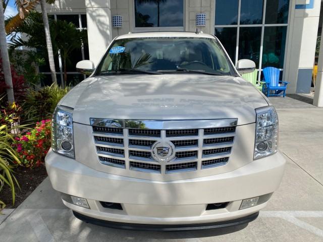 2010 White Diamond Tricoat /Cashmere/Cocoa Cadillac Escalade SUNROOF NAV Premium LOW MILES 66,933 (1GYUCCEF3AR) with an 6.2L Vortec 1000 V8 SFI E85 Engine engine, Automatic transmission, located at 4701 North Dixie Hwy, Pompano Beach, FL, 33064, (954) 422-2889, 26.240938, -80.123474 - OUR WEBPAGE FLORIDACARS1.COM HAS OVER 100 PHOTOS AND FREE CARFAX LINK 2010 Cadillac Escalade Premium 4 Door Wagon/Sport Utility 6.2L V8 F OHV 16V Flex Fuel 20 MPG Rear Wheel Drive Features A/C Seat(s) ABS Brakes Air Conditioning Alloy Wheels AM/FM Stereo Automatic Transmission Auxiliary Audio Input - Photo#27