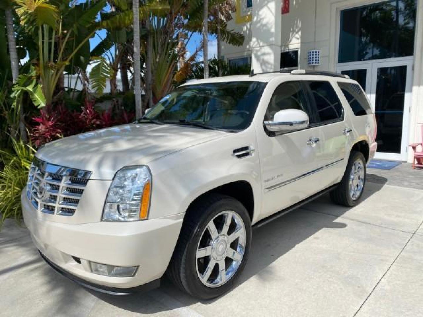 2010 White Diamond Tricoat /Cashmere/Cocoa Cadillac Escalade SUNROOF NAV Premium LOW MILES 66,933 (1GYUCCEF3AR) with an 6.2L Vortec 1000 V8 SFI E85 Engine engine, Automatic transmission, located at 4701 North Dixie Hwy, Pompano Beach, FL, 33064, (954) 422-2889, 26.240938, -80.123474 - OUR WEBPAGE FLORIDACARS1.COM HAS OVER 100 PHOTOS AND FREE CARFAX LINK 2010 Cadillac Escalade Premium 4 Door Wagon/Sport Utility 6.2L V8 F OHV 16V Flex Fuel 20 MPG Rear Wheel Drive Features A/C Seat(s) ABS Brakes Air Conditioning Alloy Wheels AM/FM Stereo Automatic Transmission Auxiliary Audio Input- Photo#29