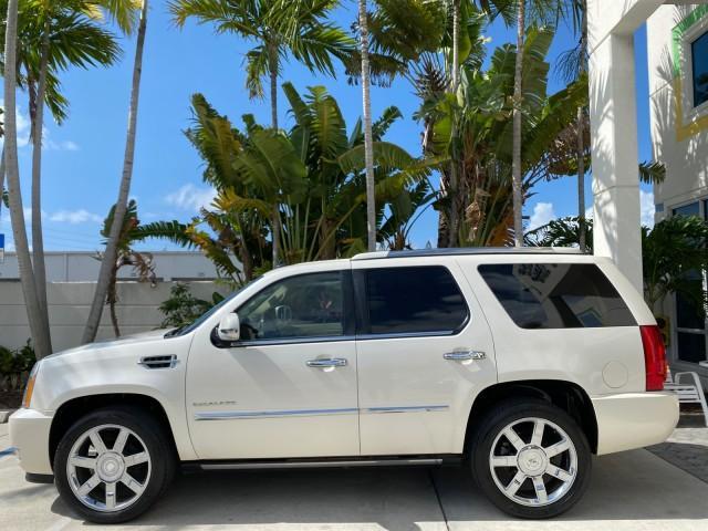 2010 White Diamond Tricoat /Cashmere/Cocoa Cadillac Escalade SUNROOF NAV Premium LOW MILES 66,933 (1GYUCCEF3AR) with an 6.2L Vortec 1000 V8 SFI E85 Engine engine, Automatic transmission, located at 4701 North Dixie Hwy, Pompano Beach, FL, 33064, (954) 422-2889, 26.240938, -80.123474 - OUR WEBPAGE FLORIDACARS1.COM HAS OVER 100 PHOTOS AND FREE CARFAX LINK 2010 Cadillac Escalade Premium 4 Door Wagon/Sport Utility 6.2L V8 F OHV 16V Flex Fuel 20 MPG Rear Wheel Drive Features A/C Seat(s) ABS Brakes Air Conditioning Alloy Wheels AM/FM Stereo Automatic Transmission Auxiliary Audio Input - Photo#31