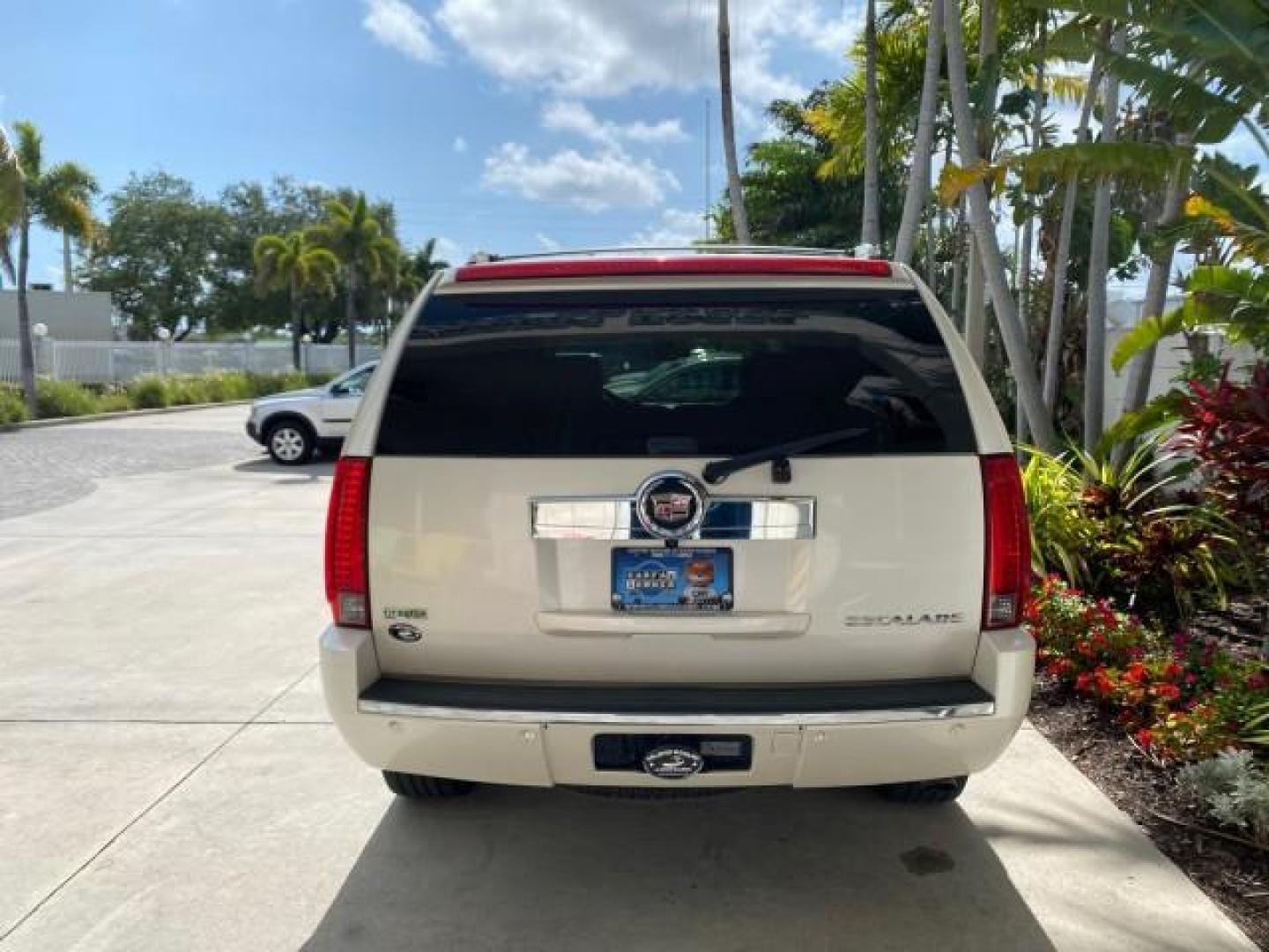 2010 White Diamond Tricoat /Cashmere/Cocoa Cadillac Escalade SUNROOF NAV Premium LOW MILES 66,933 (1GYUCCEF3AR) with an 6.2L Vortec 1000 V8 SFI E85 Engine engine, Automatic transmission, located at 4701 North Dixie Hwy, Pompano Beach, FL, 33064, (954) 422-2889, 26.240938, -80.123474 - OUR WEBPAGE FLORIDACARS1.COM HAS OVER 100 PHOTOS AND FREE CARFAX LINK 2010 Cadillac Escalade Premium 4 Door Wagon/Sport Utility 6.2L V8 F OHV 16V Flex Fuel 20 MPG Rear Wheel Drive Features A/C Seat(s) ABS Brakes Air Conditioning Alloy Wheels AM/FM Stereo Automatic Transmission Auxiliary Audio Input- Photo#34