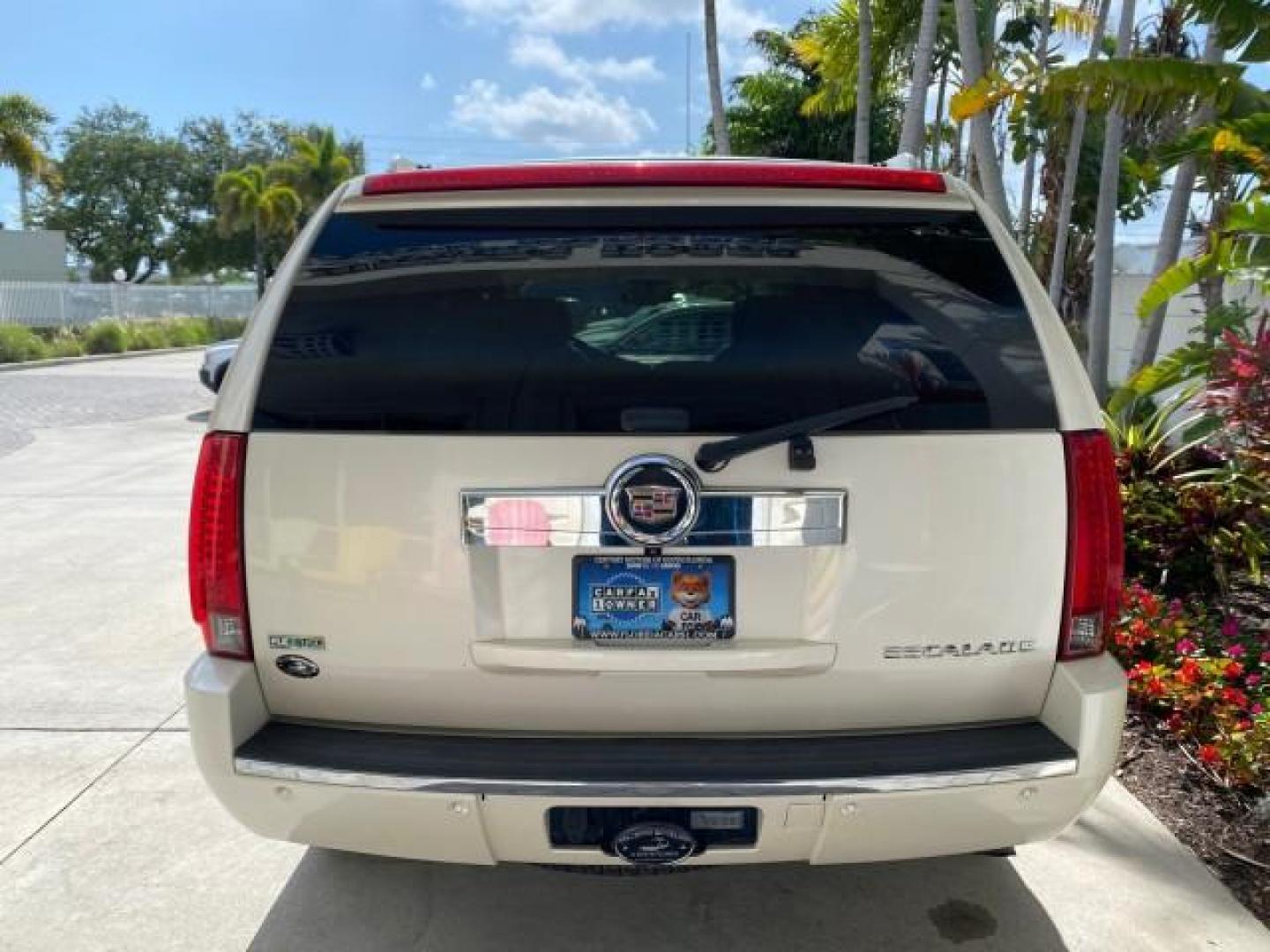 2010 White Diamond Tricoat /Cashmere/Cocoa Cadillac Escalade SUNROOF NAV Premium LOW MILES 66,933 (1GYUCCEF3AR) with an 6.2L Vortec 1000 V8 SFI E85 Engine engine, Automatic transmission, located at 4701 North Dixie Hwy, Pompano Beach, FL, 33064, (954) 422-2889, 26.240938, -80.123474 - OUR WEBPAGE FLORIDACARS1.COM HAS OVER 100 PHOTOS AND FREE CARFAX LINK 2010 Cadillac Escalade Premium 4 Door Wagon/Sport Utility 6.2L V8 F OHV 16V Flex Fuel 20 MPG Rear Wheel Drive Features A/C Seat(s) ABS Brakes Air Conditioning Alloy Wheels AM/FM Stereo Automatic Transmission Auxiliary Audio Input- Photo#35