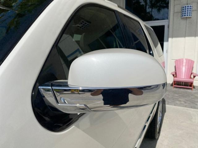 2010 White Diamond Tricoat /Cashmere/Cocoa Cadillac Escalade SUNROOF NAV Premium LOW MILES 66,933 (1GYUCCEF3AR) with an 6.2L Vortec 1000 V8 SFI E85 Engine engine, Automatic transmission, located at 4701 North Dixie Hwy, Pompano Beach, FL, 33064, (954) 422-2889, 26.240938, -80.123474 - OUR WEBPAGE FLORIDACARS1.COM HAS OVER 100 PHOTOS AND FREE CARFAX LINK 2010 Cadillac Escalade Premium 4 Door Wagon/Sport Utility 6.2L V8 F OHV 16V Flex Fuel 20 MPG Rear Wheel Drive Features A/C Seat(s) ABS Brakes Air Conditioning Alloy Wheels AM/FM Stereo Automatic Transmission Auxiliary Audio Input - Photo#40