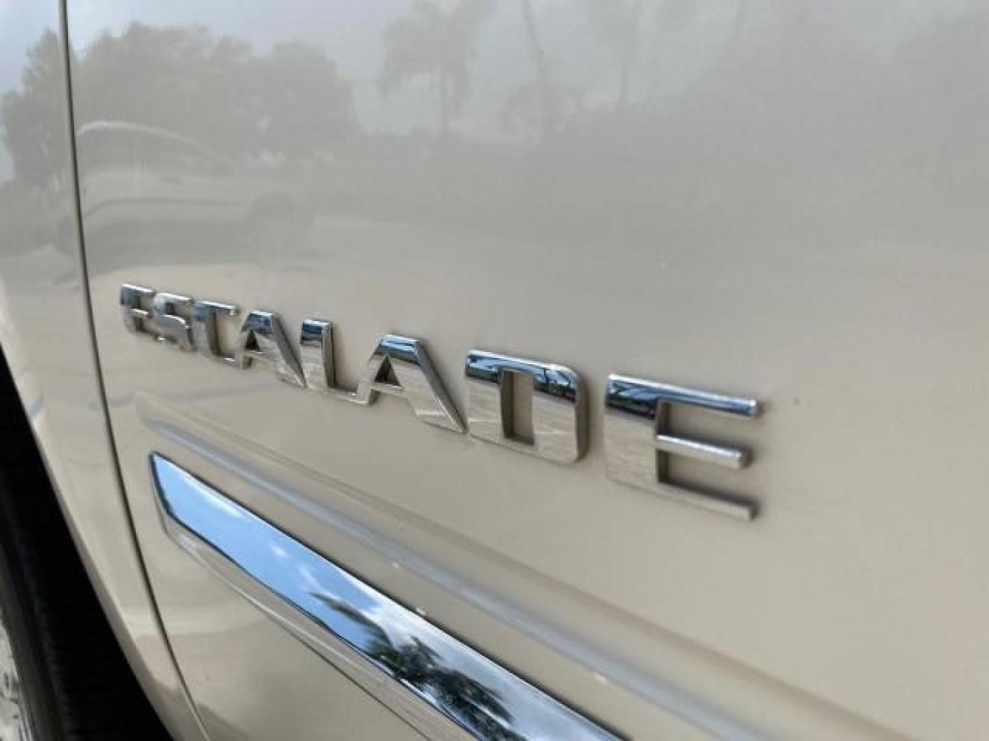 2010 White Diamond Tricoat /Cashmere/Cocoa Cadillac Escalade SUNROOF NAV Premium LOW MILES 66,933 (1GYUCCEF3AR) with an 6.2L Vortec 1000 V8 SFI E85 Engine engine, Automatic transmission, located at 4701 North Dixie Hwy, Pompano Beach, FL, 33064, (954) 422-2889, 26.240938, -80.123474 - OUR WEBPAGE FLORIDACARS1.COM HAS OVER 100 PHOTOS AND FREE CARFAX LINK 2010 Cadillac Escalade Premium 4 Door Wagon/Sport Utility 6.2L V8 F OHV 16V Flex Fuel 20 MPG Rear Wheel Drive Features A/C Seat(s) ABS Brakes Air Conditioning Alloy Wheels AM/FM Stereo Automatic Transmission Auxiliary Audio Input- Photo#41