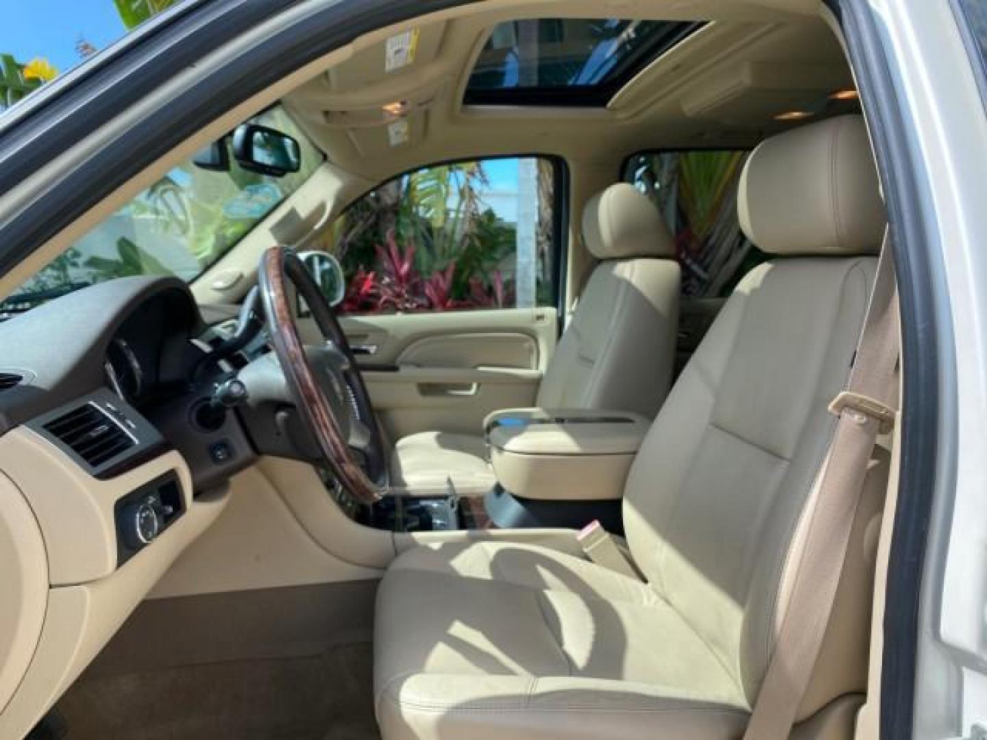 2010 White Diamond Tricoat /Cashmere/Cocoa Cadillac Escalade SUNROOF NAV Premium LOW MILES 66,933 (1GYUCCEF3AR) with an 6.2L Vortec 1000 V8 SFI E85 Engine engine, Automatic transmission, located at 4701 North Dixie Hwy, Pompano Beach, FL, 33064, (954) 422-2889, 26.240938, -80.123474 - OUR WEBPAGE FLORIDACARS1.COM HAS OVER 100 PHOTOS AND FREE CARFAX LINK 2010 Cadillac Escalade Premium 4 Door Wagon/Sport Utility 6.2L V8 F OHV 16V Flex Fuel 20 MPG Rear Wheel Drive Features A/C Seat(s) ABS Brakes Air Conditioning Alloy Wheels AM/FM Stereo Automatic Transmission Auxiliary Audio Input- Photo#46