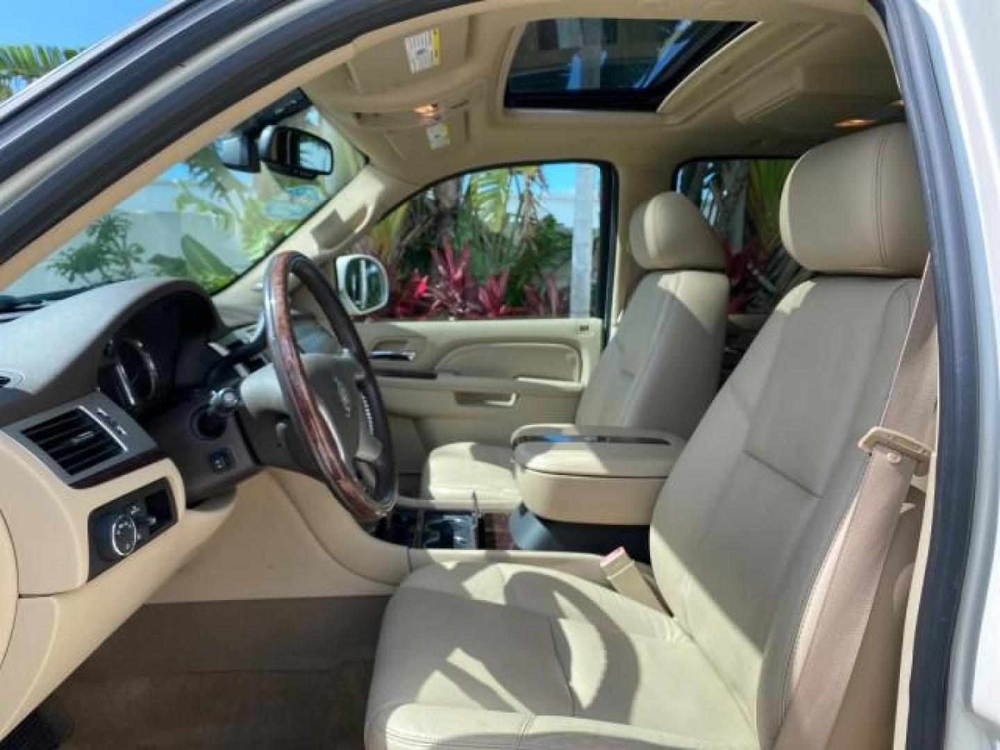 2010 White Diamond Tricoat /Cashmere/Cocoa Cadillac Escalade SUNROOF NAV Premium LOW MILES 66,933 (1GYUCCEF3AR) with an 6.2L Vortec 1000 V8 SFI E85 Engine engine, Automatic transmission, located at 4701 North Dixie Hwy, Pompano Beach, FL, 33064, (954) 422-2889, 26.240938, -80.123474 - OUR WEBPAGE FLORIDACARS1.COM HAS OVER 100 PHOTOS AND FREE CARFAX LINK 2010 Cadillac Escalade Premium 4 Door Wagon/Sport Utility 6.2L V8 F OHV 16V Flex Fuel 20 MPG Rear Wheel Drive Features A/C Seat(s) ABS Brakes Air Conditioning Alloy Wheels AM/FM Stereo Automatic Transmission Auxiliary Audio Input- Photo#47
