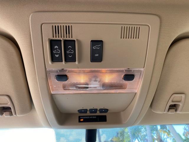 2010 White Diamond Tricoat /Cashmere/Cocoa Cadillac Escalade SUNROOF NAV Premium LOW MILES 66,933 (1GYUCCEF3AR) with an 6.2L Vortec 1000 V8 SFI E85 Engine engine, Automatic transmission, located at 4701 North Dixie Hwy, Pompano Beach, FL, 33064, (954) 422-2889, 26.240938, -80.123474 - OUR WEBPAGE FLORIDACARS1.COM HAS OVER 100 PHOTOS AND FREE CARFAX LINK 2010 Cadillac Escalade Premium 4 Door Wagon/Sport Utility 6.2L V8 F OHV 16V Flex Fuel 20 MPG Rear Wheel Drive Features A/C Seat(s) ABS Brakes Air Conditioning Alloy Wheels AM/FM Stereo Automatic Transmission Auxiliary Audio Input - Photo#72