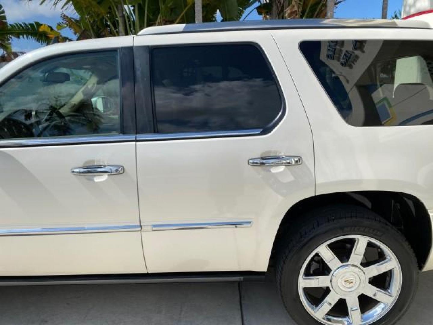 2010 White Diamond Tricoat /Cashmere/Cocoa Cadillac Escalade SUNROOF NAV Premium LOW MILES 66,933 (1GYUCCEF3AR) with an 6.2L Vortec 1000 V8 SFI E85 Engine engine, Automatic transmission, located at 4701 North Dixie Hwy, Pompano Beach, FL, 33064, (954) 422-2889, 26.240938, -80.123474 - OUR WEBPAGE FLORIDACARS1.COM HAS OVER 100 PHOTOS AND FREE CARFAX LINK 2010 Cadillac Escalade Premium 4 Door Wagon/Sport Utility 6.2L V8 F OHV 16V Flex Fuel 20 MPG Rear Wheel Drive Features A/C Seat(s) ABS Brakes Air Conditioning Alloy Wheels AM/FM Stereo Automatic Transmission Auxiliary Audio Input- Photo#82