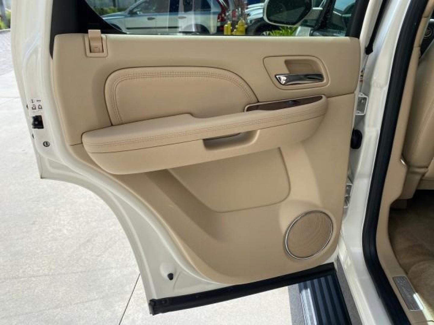 2010 White Diamond Tricoat /Cashmere/Cocoa Cadillac Escalade SUNROOF NAV Premium LOW MILES 66,933 (1GYUCCEF3AR) with an 6.2L Vortec 1000 V8 SFI E85 Engine engine, Automatic transmission, located at 4701 North Dixie Hwy, Pompano Beach, FL, 33064, (954) 422-2889, 26.240938, -80.123474 - OUR WEBPAGE FLORIDACARS1.COM HAS OVER 100 PHOTOS AND FREE CARFAX LINK 2010 Cadillac Escalade Premium 4 Door Wagon/Sport Utility 6.2L V8 F OHV 16V Flex Fuel 20 MPG Rear Wheel Drive Features A/C Seat(s) ABS Brakes Air Conditioning Alloy Wheels AM/FM Stereo Automatic Transmission Auxiliary Audio Input- Photo#84