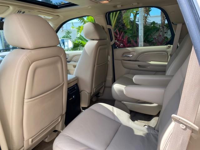 2010 White Diamond Tricoat /Cashmere/Cocoa Cadillac Escalade SUNROOF NAV Premium LOW MILES 66,933 (1GYUCCEF3AR) with an 6.2L Vortec 1000 V8 SFI E85 Engine engine, Automatic transmission, located at 4701 North Dixie Hwy, Pompano Beach, FL, 33064, (954) 422-2889, 26.240938, -80.123474 - OUR WEBPAGE FLORIDACARS1.COM HAS OVER 100 PHOTOS AND FREE CARFAX LINK 2010 Cadillac Escalade Premium 4 Door Wagon/Sport Utility 6.2L V8 F OHV 16V Flex Fuel 20 MPG Rear Wheel Drive Features A/C Seat(s) ABS Brakes Air Conditioning Alloy Wheels AM/FM Stereo Automatic Transmission Auxiliary Audio Input - Photo#87
