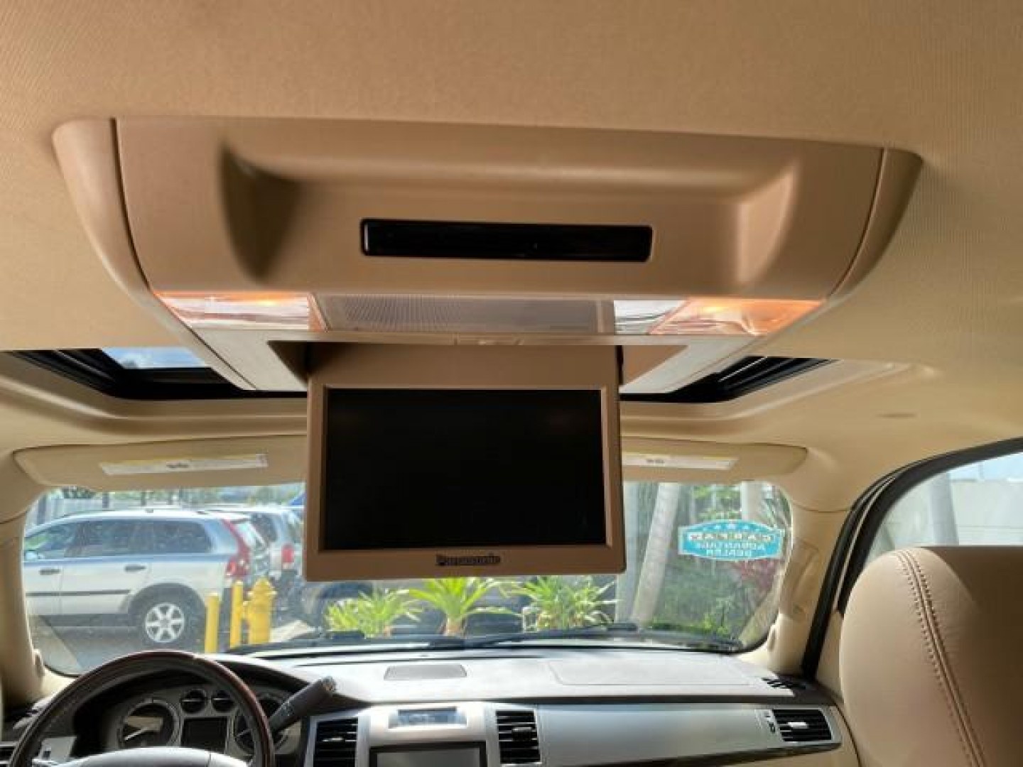 2010 White Diamond Tricoat /Cashmere/Cocoa Cadillac Escalade SUNROOF NAV Premium LOW MILES 66,933 (1GYUCCEF3AR) with an 6.2L Vortec 1000 V8 SFI E85 Engine engine, Automatic transmission, located at 4701 North Dixie Hwy, Pompano Beach, FL, 33064, (954) 422-2889, 26.240938, -80.123474 - OUR WEBPAGE FLORIDACARS1.COM HAS OVER 100 PHOTOS AND FREE CARFAX LINK 2010 Cadillac Escalade Premium 4 Door Wagon/Sport Utility 6.2L V8 F OHV 16V Flex Fuel 20 MPG Rear Wheel Drive Features A/C Seat(s) ABS Brakes Air Conditioning Alloy Wheels AM/FM Stereo Automatic Transmission Auxiliary Audio Input- Photo#91