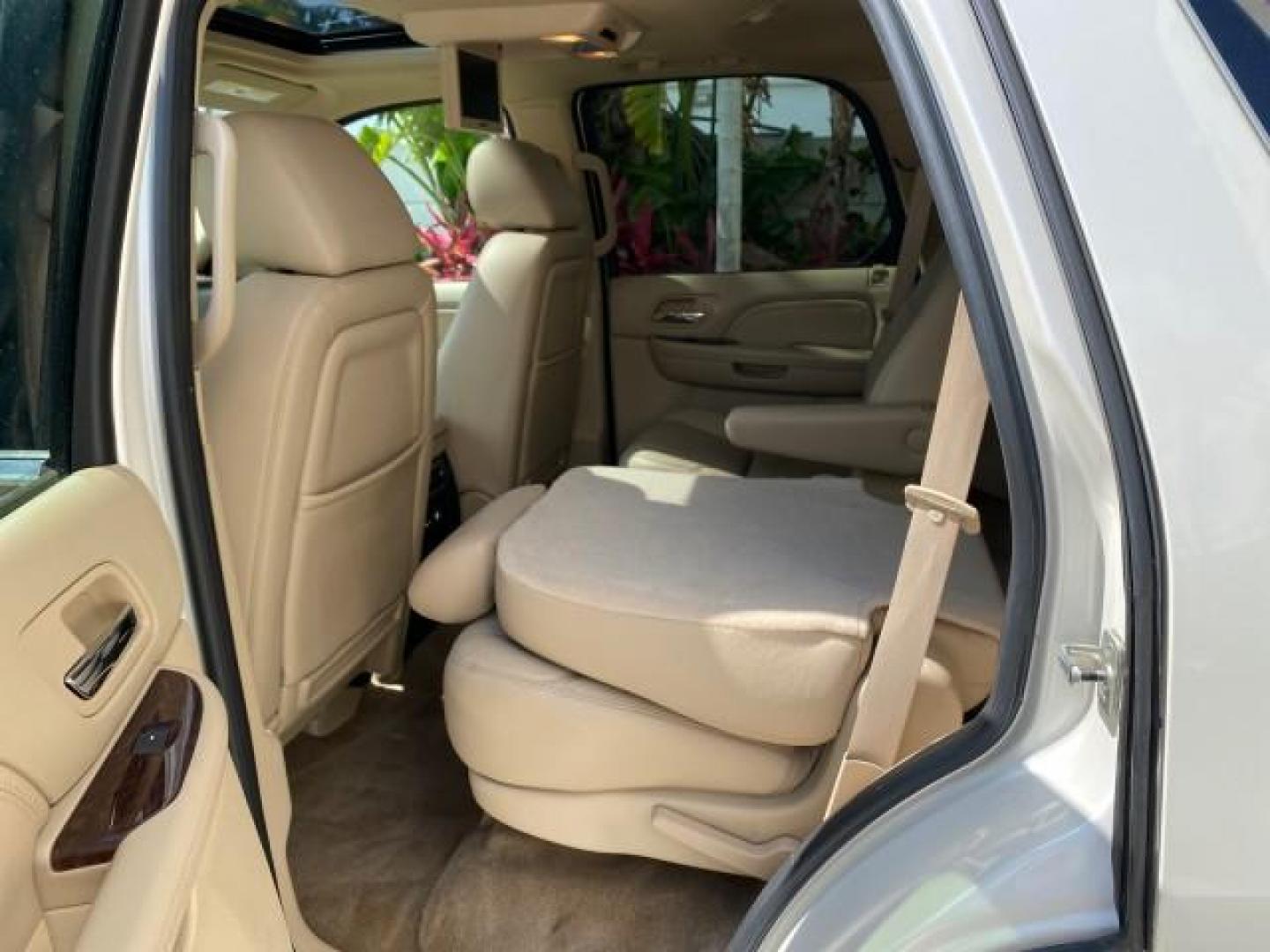 2010 White Diamond Tricoat /Cashmere/Cocoa Cadillac Escalade SUNROOF NAV Premium LOW MILES 66,933 (1GYUCCEF3AR) with an 6.2L Vortec 1000 V8 SFI E85 Engine engine, Automatic transmission, located at 4701 North Dixie Hwy, Pompano Beach, FL, 33064, (954) 422-2889, 26.240938, -80.123474 - OUR WEBPAGE FLORIDACARS1.COM HAS OVER 100 PHOTOS AND FREE CARFAX LINK 2010 Cadillac Escalade Premium 4 Door Wagon/Sport Utility 6.2L V8 F OHV 16V Flex Fuel 20 MPG Rear Wheel Drive Features A/C Seat(s) ABS Brakes Air Conditioning Alloy Wheels AM/FM Stereo Automatic Transmission Auxiliary Audio Input- Photo#92