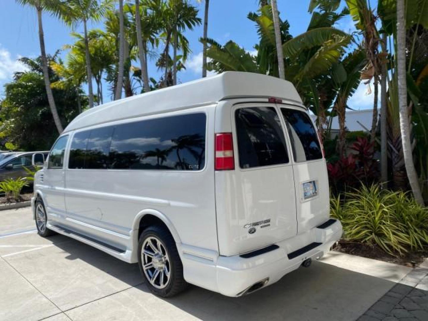 2012 Summit White /Neutral Chevrolet Express EXTENDED HIGH TOP CONVERSION 1 OWNER LOW MILES 36,054 (1GBWGLCG9C1) with an 6.0L Vortec 1000 V8 SFI Flex-Fuel Engine engine, Automatic transmission, located at 4701 North Dixie Hwy, Pompano Beach, FL, 33064, (954) 422-2889, 26.240938, -80.123474 - OUR WEBPAGE FLORIDACARS1.COM HAS OVER 100 PHOTOS AND FREE CARFAX LINK 2012 Chevrolet Express EXTENDED HIGH TOP CONVERSION VAN 1 OWNER Van 6.0L V8 F OHV 16V Flex Fuel 15 MPG Rear Wheel Drive Features ABS Brakes Air Conditioning Alloy Wheels AM/FM Stereo Automatic Transmission Auxiliary Audio Input Bl- Photo#5